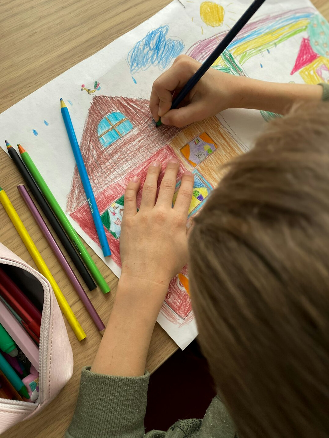 children drawing on paper